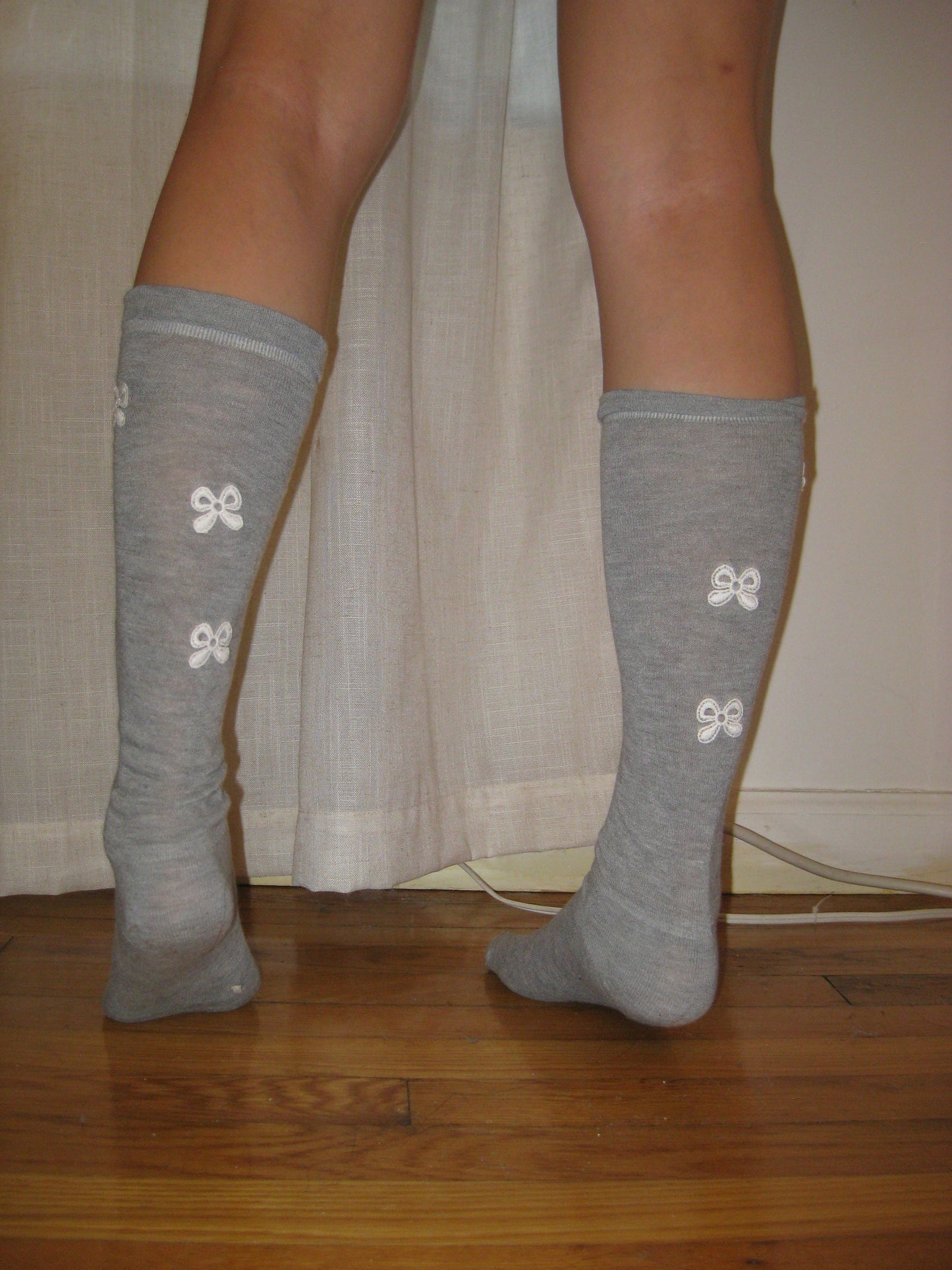 Cozy Heather Grey Knee-High Socks with Bow Embellishment