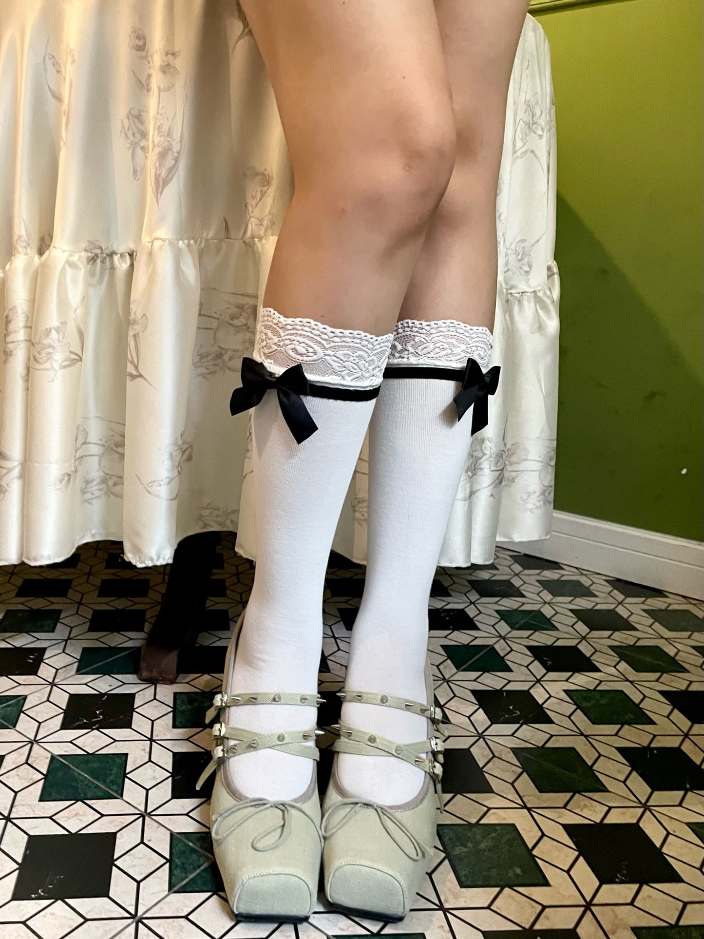 Elegant Lace-Trimmed Knee-High Socks with Bow Detail